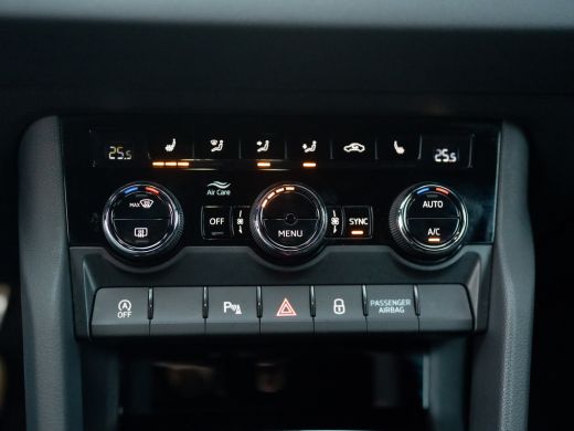 Skoda Karoq 1.5 TSI ACT Sportline Business | Trekhaak wegkl. | Camera | Prijs Rijklaar!! ActivLease financial lease