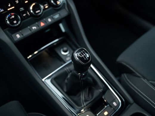 Skoda Karoq 1.5 TSI ACT Sportline Business | Trekhaak wegkl. | Camera | Prijs Rijklaar!! ActivLease financial lease