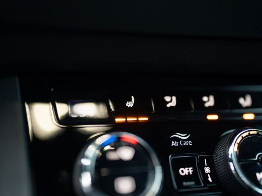 Skoda Karoq 1.5 TSI ACT Sportline Business | Trekhaak wegkl. | Camera | Prijs Rijklaar!! ActivLease financial lease