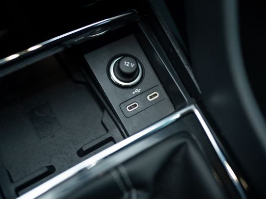 Skoda Karoq 1.5 TSI ACT Sportline Business | Trekhaak wegkl. | Camera | Prijs Rijklaar!! ActivLease financial lease