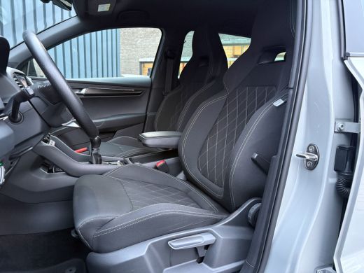 Skoda Karoq 1.5 TSI ACT Sportline Business | Trekhaak wegkl. | Camera | Prijs Rijklaar!! ActivLease financial lease