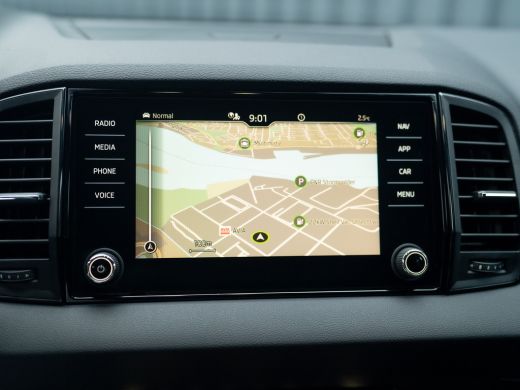 Skoda Karoq 1.5 TSI ACT Sportline Business | Trekhaak wegkl. | Camera | Prijs Rijklaar!! ActivLease financial lease