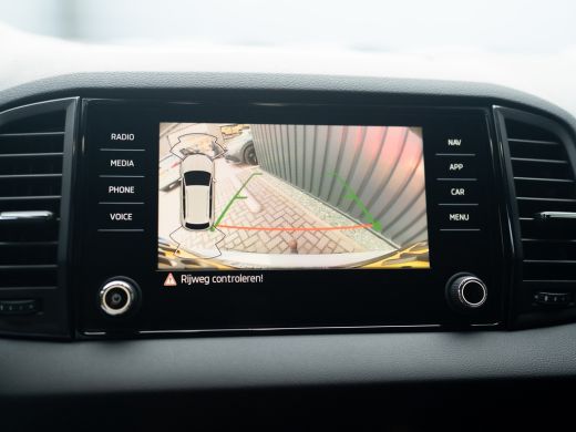 Skoda Karoq 1.5 TSI ACT Sportline Business | Trekhaak wegkl. | Camera | Prijs Rijklaar!! ActivLease financial lease