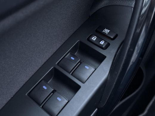 Toyota Auris 1.8 Hybrid Active **NAVIGATIE/ CRUISE CONTROL/ CLIMATE CONTROL/ PARKEERCAMERA** ActivLease financial lease