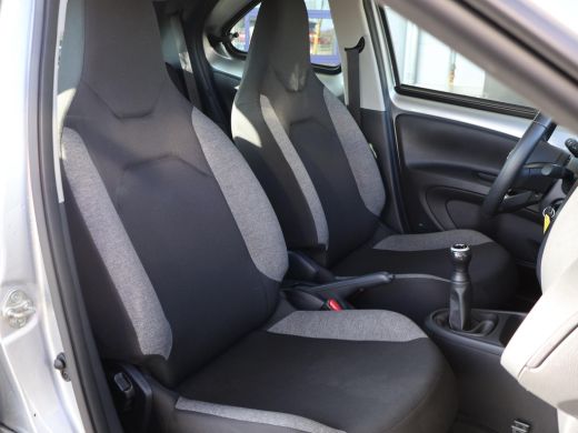 Toyota Aygo 1.0 VVT-i MT PLAY + ADAPTIVE CRUISE | CAMERA | APPLE CARPLAY | ANDROID AUTO | DAB ActivLease financial lease