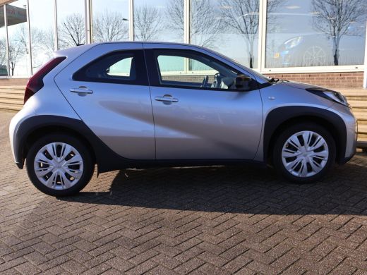 Toyota Aygo 1.0 VVT-i MT PLAY + ADAPTIVE CRUISE | CAMERA | APPLE CARPLAY | ANDROID AUTO | DAB ActivLease financial lease