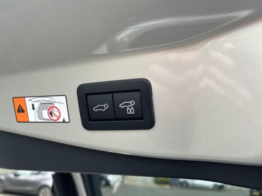 Toyota C-HR 2.0 Plug-in Hybrid 220 Executive | Navigatie | Apple CarPlay/Android auto | Achteruitrijcamera | ... ActivLease financial lease