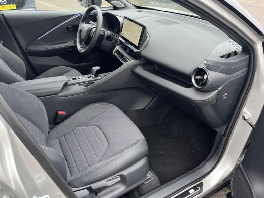 Toyota C-HR 2.0 Plug-in Hybrid 220 Executive | Navigatie | Apple CarPlay/Android auto | Achteruitrijcamera | ... ActivLease financial lease