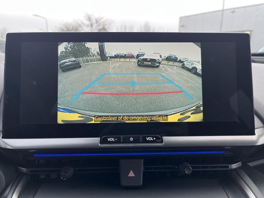 Toyota C-HR 2.0 Plug-in Hybrid 220 Executive | Navigatie | Apple CarPlay/Android auto | Achteruitrijcamera | ... ActivLease financial lease