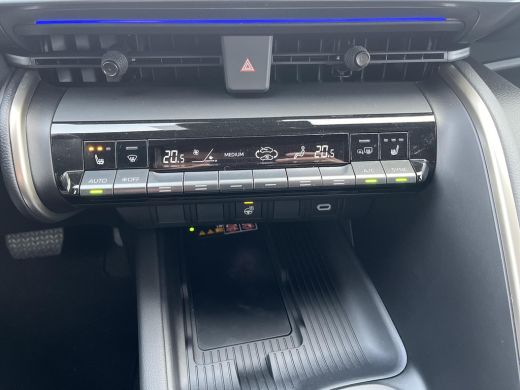 Toyota C-HR 2.0 Plug-in Hybrid 220 Executive | Navigatie | Apple CarPlay/Android auto | Achteruitrijcamera | ... ActivLease financial lease