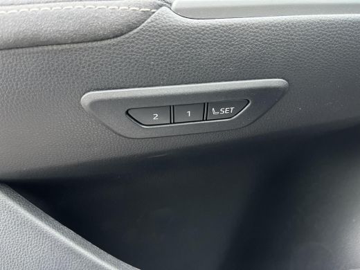 Toyota C-HR 2.0 Plug-in Hybrid 220 Executive | Navigatie | Apple CarPlay/Android auto | Achteruitrijcamera | ... ActivLease financial lease