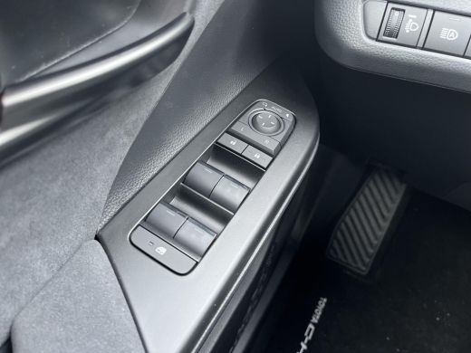 Toyota C-HR 2.0 Plug-in Hybrid 220 Executive | Navigatie | Apple CarPlay/Android auto | Achteruitrijcamera | ... ActivLease financial lease