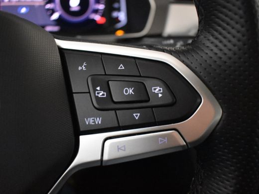 Volkswagen Passat GTE Business | Panorama dak | Trekhaak | Park assist | Dodehoekdetectie | Navigatie | Adaptief cr... ActivLease financial lease