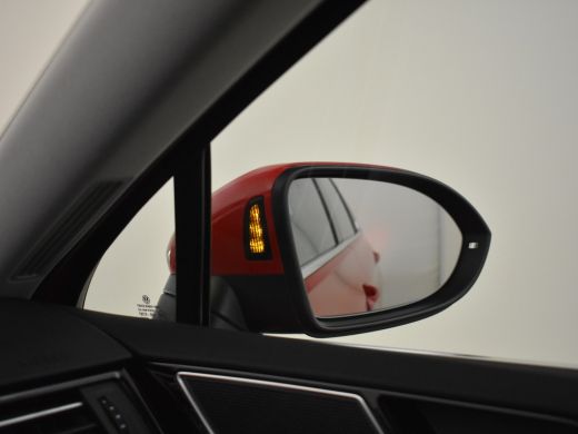 Volkswagen Passat GTE Business | Panorama dak | Trekhaak | Park assist | Dodehoekdetectie | Navigatie | Adaptief cr... ActivLease financial lease