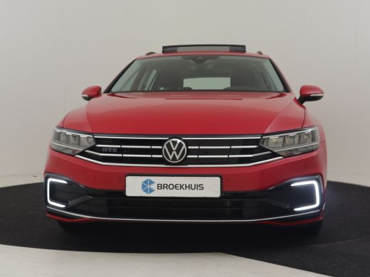 Volkswagen Passat GTE Business | Panorama dak | Trekhaak | Park assist | Dodehoekdetectie | Navigatie | Adaptief cr... ActivLease financial lease