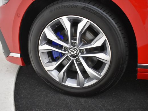 Volkswagen Passat GTE Business | Panorama dak | Trekhaak | Park assist | Dodehoekdetectie | Navigatie | Adaptief cr... ActivLease financial lease