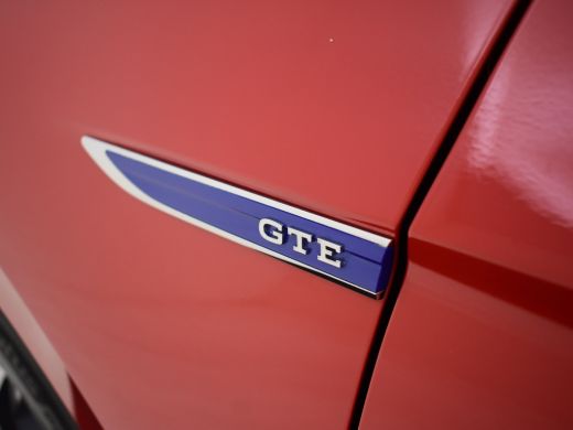 Volkswagen Passat GTE Business | Panorama dak | Trekhaak | Park assist | Dodehoekdetectie | Navigatie | Adaptief cr... ActivLease financial lease