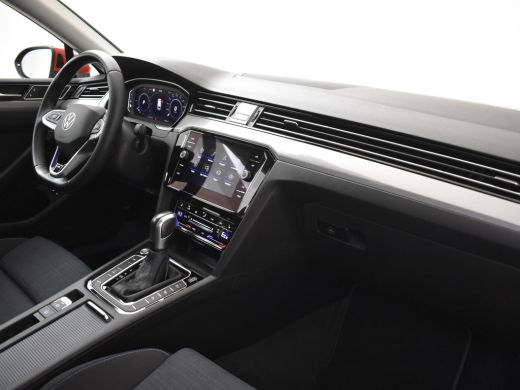 Volkswagen Passat GTE Business | Panorama dak | Trekhaak | Park assist | Dodehoekdetectie | Navigatie | Adaptief cr... ActivLease financial lease