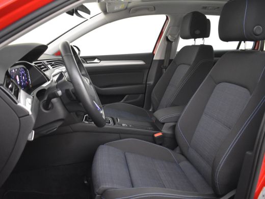 Volkswagen Passat GTE Business | Panorama dak | Trekhaak | Park assist | Dodehoekdetectie | Navigatie | Adaptief cr... ActivLease financial lease