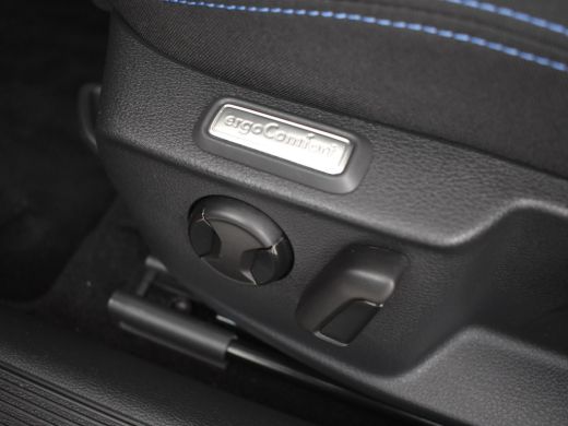 Volkswagen Passat GTE Business | Panorama dak | Trekhaak | Park assist | Dodehoekdetectie | Navigatie | Adaptief cr... ActivLease financial lease