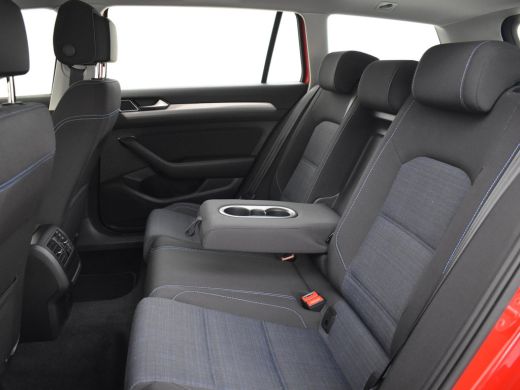 Volkswagen Passat GTE Business | Panorama dak | Trekhaak | Park assist | Dodehoekdetectie | Navigatie | Adaptief cr... ActivLease financial lease