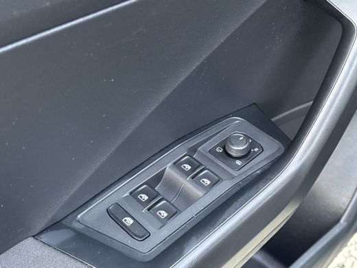 Volkswagen T-Roc 1.5 TSI 150PK DSG BUSINESS CARPLAY/NAVI/PDC ActivLease financial lease