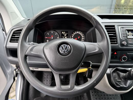 Volkswagen Transporter 2.0 TDI 150 PK / L2H1 / 1e EIG. / IMPERIAAL / TREKHAAK / AIRCO / CRUISE / PDC ActivLease financial lease