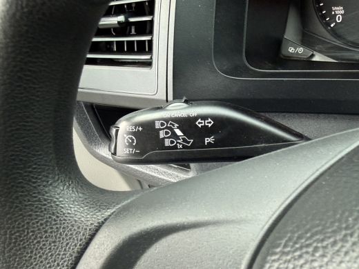 Volkswagen Transporter 2.0 TDI 150 PK / L2H1 / 1e EIG. / IMPERIAAL / TREKHAAK / AIRCO / CRUISE / PDC ActivLease financial lease