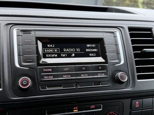 Volkswagen Transporter 2.0 TDI 150 PK / L2H1 / 1e EIG. / IMPERIAAL / TREKHAAK / AIRCO / CRUISE / PDC ActivLease financial lease