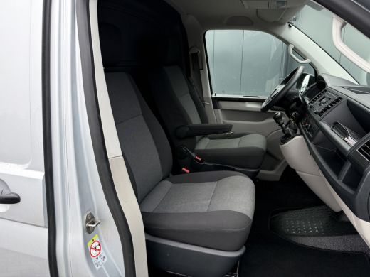 Volkswagen Transporter 2.0 TDI 150 PK / L2H1 / 1e EIG. / IMPERIAAL / TREKHAAK / AIRCO / CRUISE / PDC ActivLease financial lease