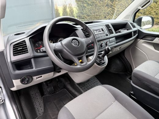 Volkswagen Transporter 2.0 TDI 150 PK / L2H1 / 1e EIG. / IMPERIAAL / TREKHAAK / AIRCO / CRUISE / PDC ActivLease financial lease