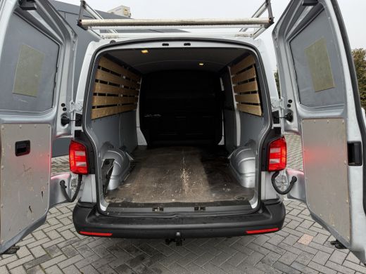 Volkswagen Transporter 2.0 TDI 150 PK / L2H1 / 1e EIG. / IMPERIAAL / TREKHAAK / AIRCO / CRUISE / PDC ActivLease financial lease
