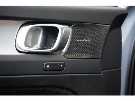 Volvo  XC40 T4 Recharge Plus Dark Harman/Kardon | Elek Stoel | Camera | Trekhaak | Stoel- & Stuurverwarming |... ActivLease financial lease