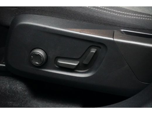 Volvo  XC40 T4 Recharge Plus Dark Harman/Kardon | Elek Stoel | Camera | Trekhaak | Stoel- & Stuurverwarming |... ActivLease financial lease