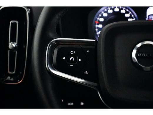 Volvo  XC40 T4 Recharge Plus Dark Harman/Kardon | Elek Stoel | Camera | Trekhaak | Stoel- & Stuurverwarming |... ActivLease financial lease