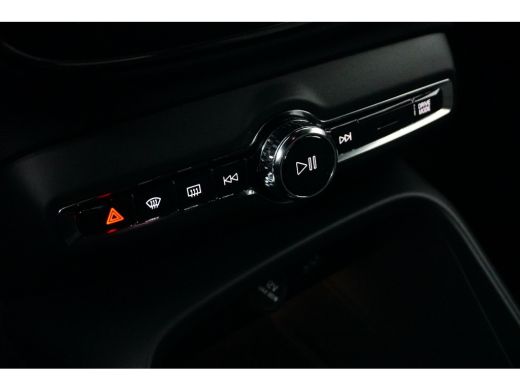 Volvo  XC40 T4 Recharge Plus Dark Harman/Kardon | Elek Stoel | Camera | Trekhaak | Stoel- & Stuurverwarming |... ActivLease financial lease