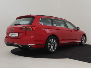 Volkswagen Passat GTE Business | Panorama dak | Trekhaak | Park assist | Dodehoekdetectie | Navigatie | Adaptief cr...
