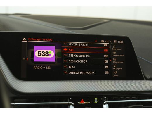 BMW 1 Serie 118i M Sport Automaat / Sportstoelen / M Sportonderstel / LED / Live Cockpit Professional /  PDC ... ActivLease financial lease