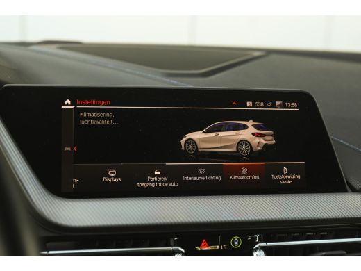 BMW 1 Serie 118i M Sport Automaat / Sportstoelen / M Sportonderstel / LED / Live Cockpit Professional /  PDC ... ActivLease financial lease
