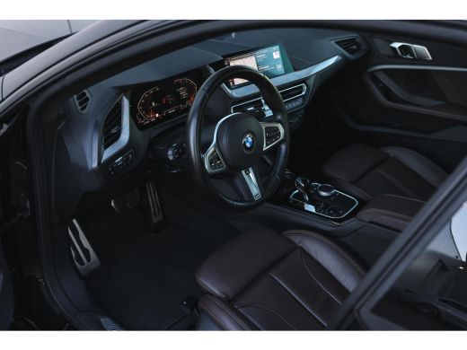 BMW 2 Serie 218i High Executive M Sport Automaat / Panoramadak / Sportstoelen / Achteruitrijcamera / M Sporto... ActivLease financial lease