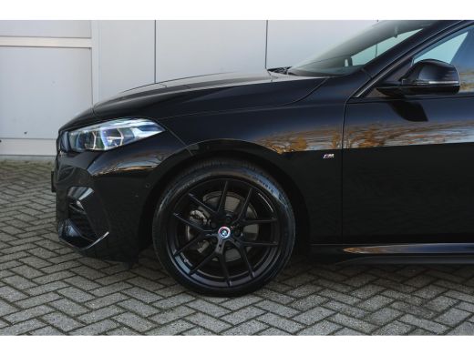 BMW 2 Serie 218i High Executive M Sport Automaat / Panoramadak / Sportstoelen / Achteruitrijcamera / M Sporto... ActivLease financial lease