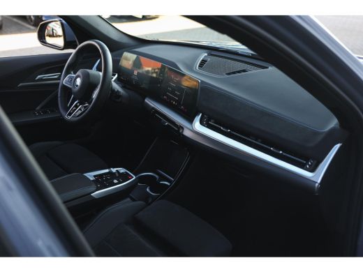BMW X1 xDrive25e M Sport Automaat / Panoramadak / Trekhaak / Sportstoelen / M Adaptief onderstel / Comfo... ActivLease financial lease