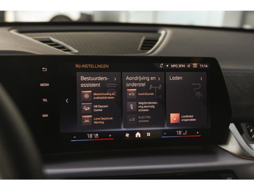 BMW X1 xDrive25e M Sport Automaat / Panoramadak / Trekhaak / Sportstoelen / M Adaptief onderstel / Comfo... ActivLease financial lease