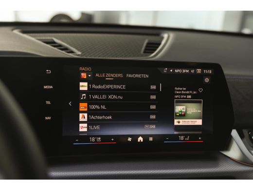 BMW X1 xDrive25e M Sport Automaat / Panoramadak / Trekhaak / Sportstoelen / M Adaptief onderstel / Comfo... ActivLease financial lease