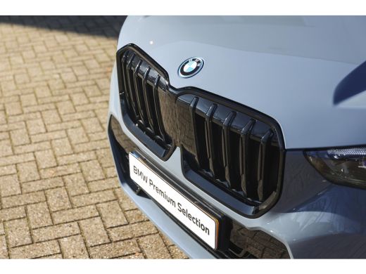 BMW X1 xDrive25e M Sport Automaat / Panoramadak / Trekhaak / Sportstoelen / M Adaptief onderstel / Comfo... ActivLease financial lease