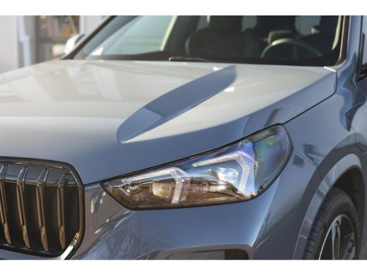 BMW X1 xDrive25e M Sport Automaat / Panoramadak / Trekhaak / Sportstoelen / M Adaptief onderstel / Comfo... ActivLease financial lease