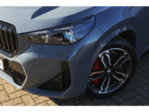 BMW X1 xDrive25e M Sport Automaat / Panoramadak / Trekhaak / Sportstoelen / M Adaptief onderstel / Comfo... ActivLease financial lease