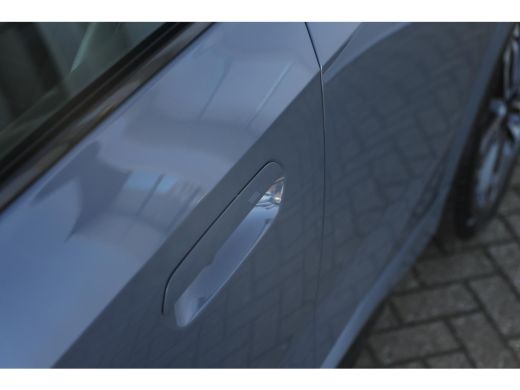 BMW X1 xDrive25e M Sport Automaat / Panoramadak / Trekhaak / Sportstoelen / M Adaptief onderstel / Comfo... ActivLease financial lease