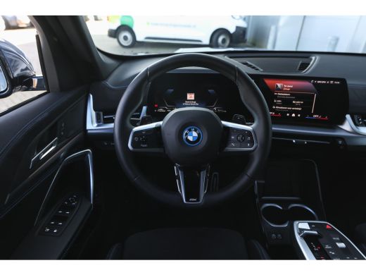 BMW X1 xDrive25e M Sport Automaat / Panoramadak / Trekhaak / Sportstoelen / M Adaptief onderstel / Comfo... ActivLease financial lease