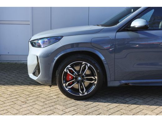 BMW X1 xDrive25e M Sport Automaat / Panoramadak / Trekhaak / Sportstoelen / M Adaptief onderstel / Comfo... ActivLease financial lease